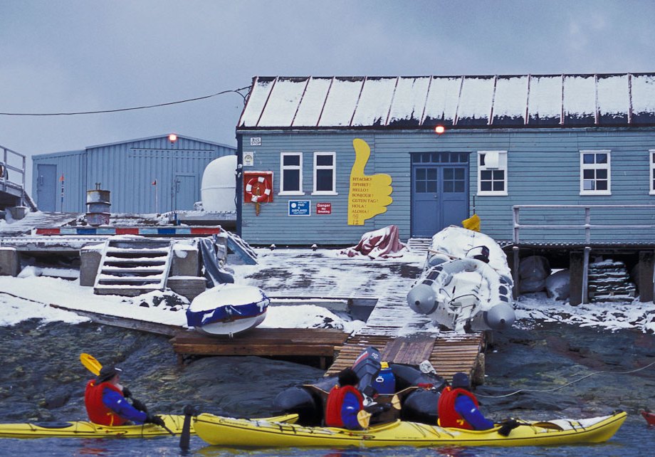Thumbs up for Vernasky Ukrainian Research Station